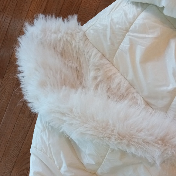 New OMG CUTE REVERSIBLE OVERSIZED FAUX FUR PUFFER, onesize, Akira - Picture 8 of 8